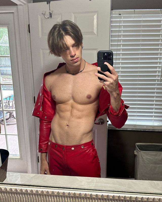 207    GAY  MUSCLE FAGGOT CUMSLUT WHORE Chase Stobbe cmschse Onlyfans porn LEAKED