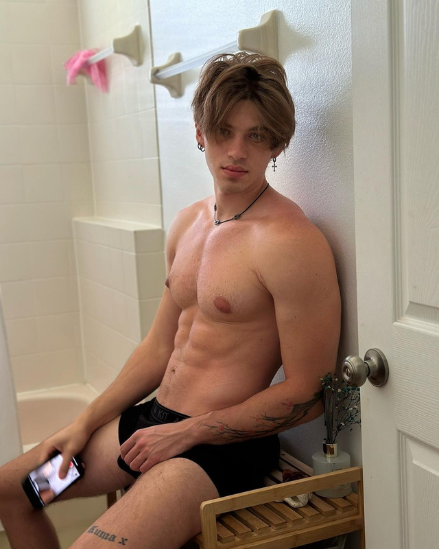 390    GAY  MUSCLE FAGGOT CUMSLUT WHORE Chase Stobbe cmschse Onlyfans porn LEAKED