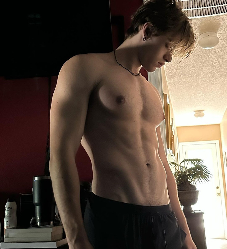 392    GAY  MUSCLE FAGGOT CUMSLUT WHORE Chase Stobbe cmschse Onlyfans porn LEAKED