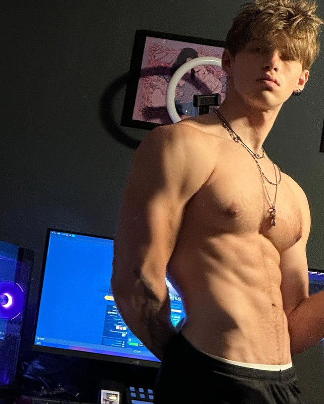 393    GAY  MUSCLE FAGGOT CUMSLUT WHORE Chase Stobbe cmschse Onlyfans porn LEAKED