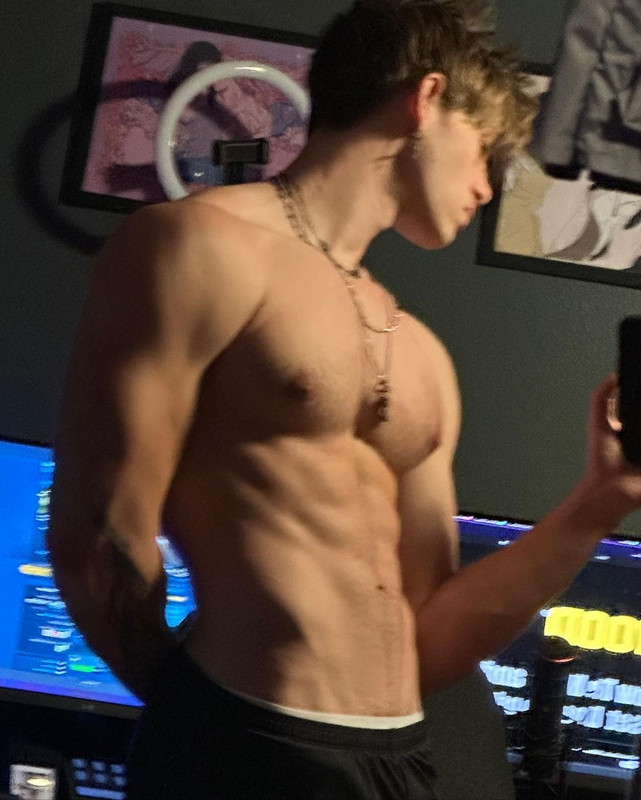 394    GAY  MUSCLE FAGGOT CUMSLUT WHORE Chase Stobbe cmschse Onlyfans porn LEAKED