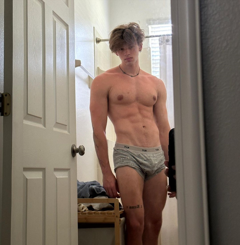 208    GAY  MUSCLE FAGGOT CUMSLUT WHORE Chase Stobbe cmschse Onlyfans porn LEAKED