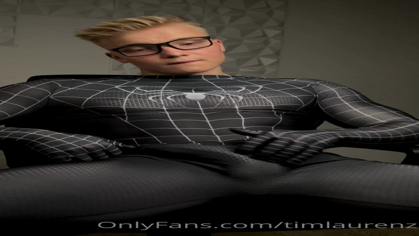 57 Cutie muscle blond TikTok cosplayer Tim Laurenz timlaurenz OnlyFans porn