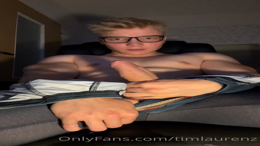 37 Cutie muscle blond TikTok cosplayer Tim Laurenz timlaurenz OnlyFans porn