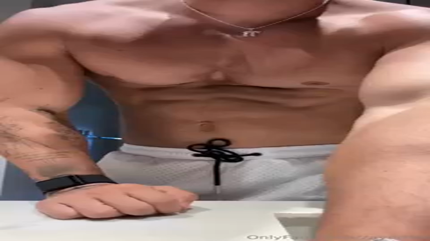 65 Cutie muscle blond TikTok cosplayer Tim Laurenz timlaurenz OnlyFans porn