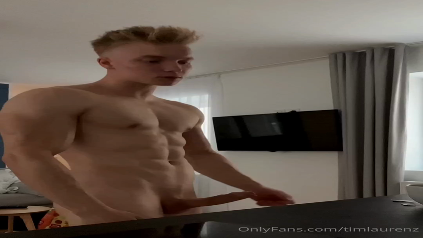114 Cutie muscle blond TikTok cosplayer Tim Laurenz timlaurenz OnlyFans porn