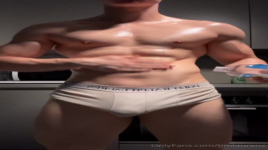 116 Cutie muscle blond TikTok cosplayer Tim Laurenz timlaurenz OnlyFans porn