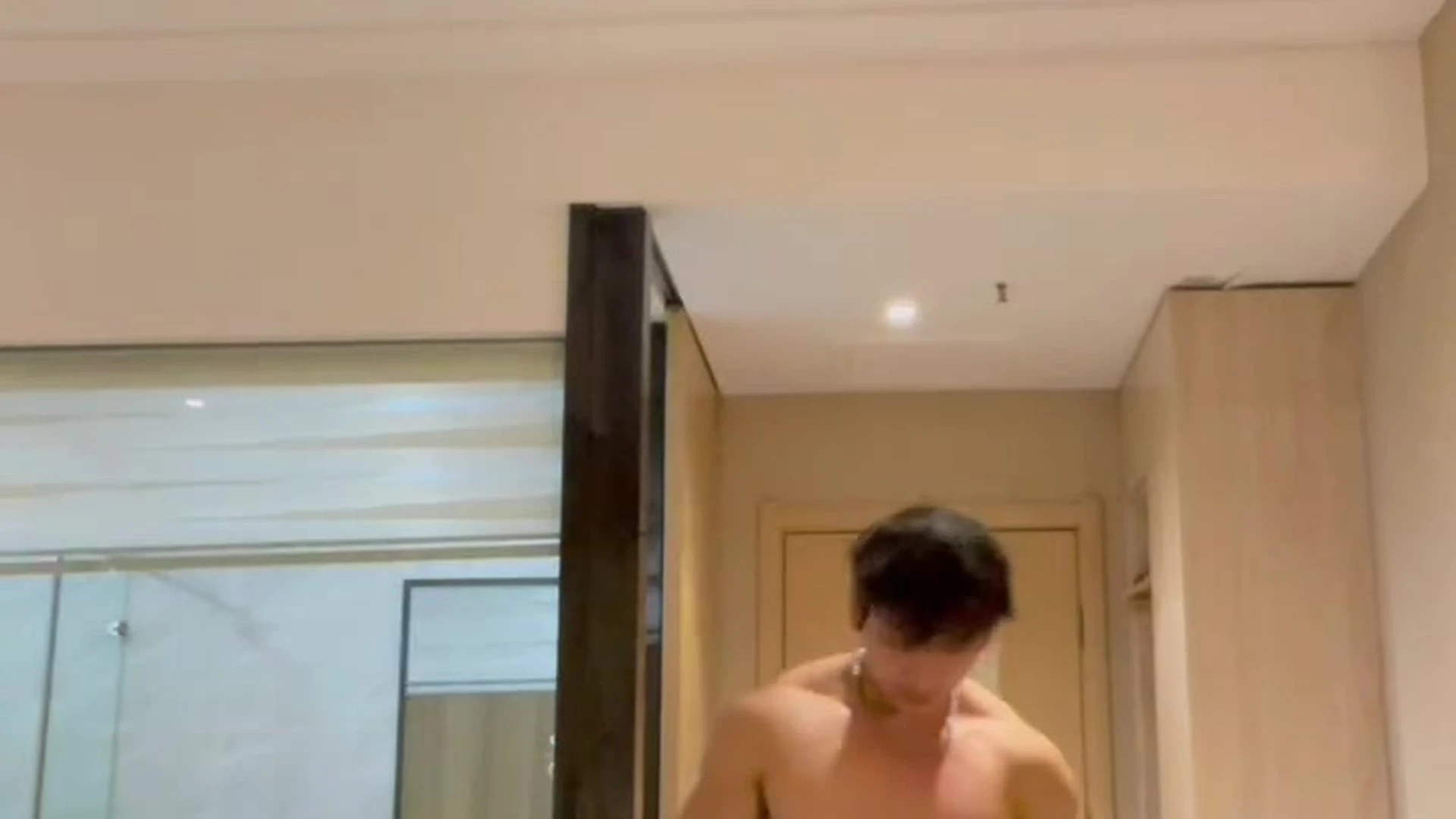 220 Asian Bodybuilder plays with his ass