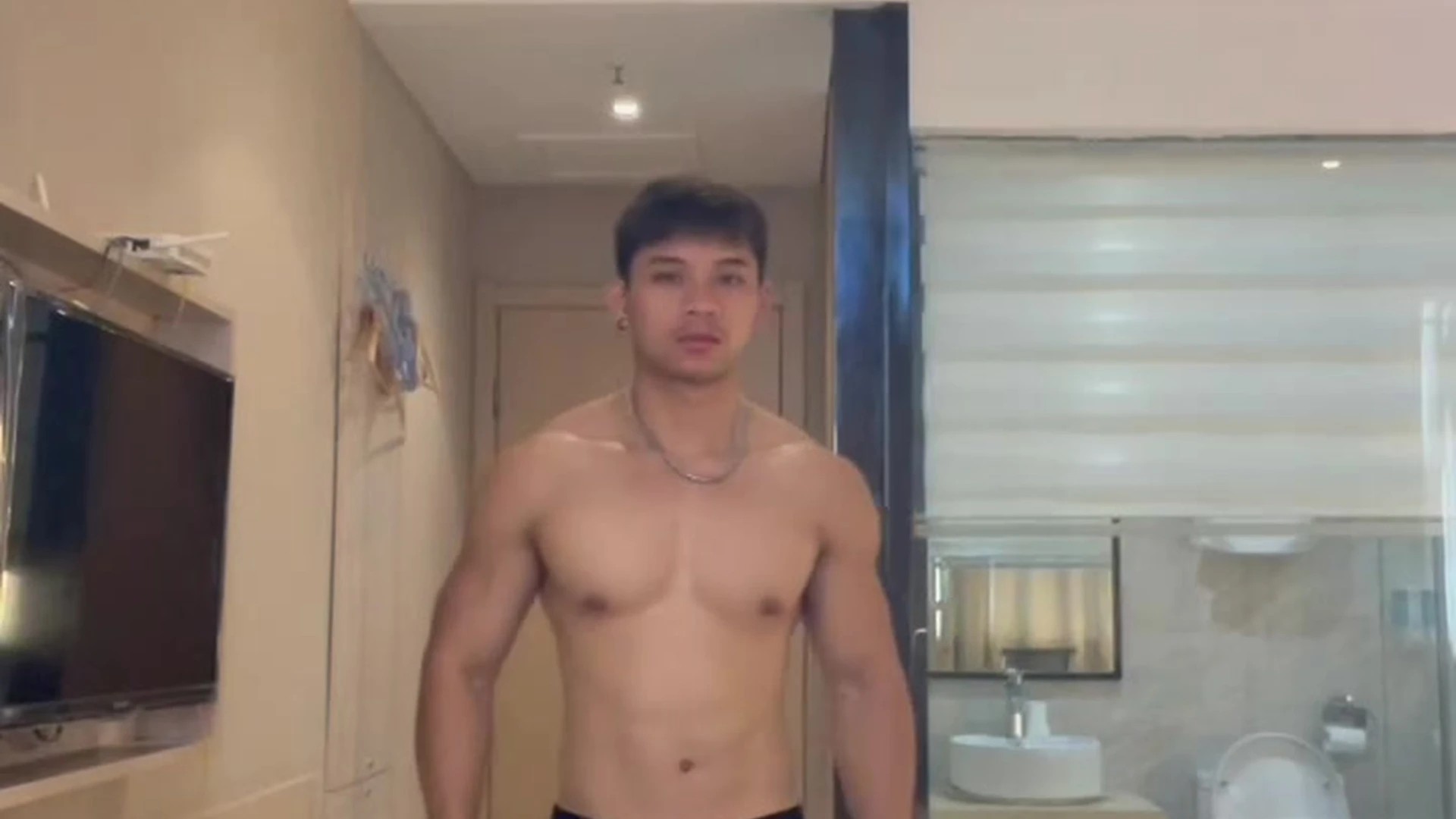 380 Asian Bodybuilder plays with his ass