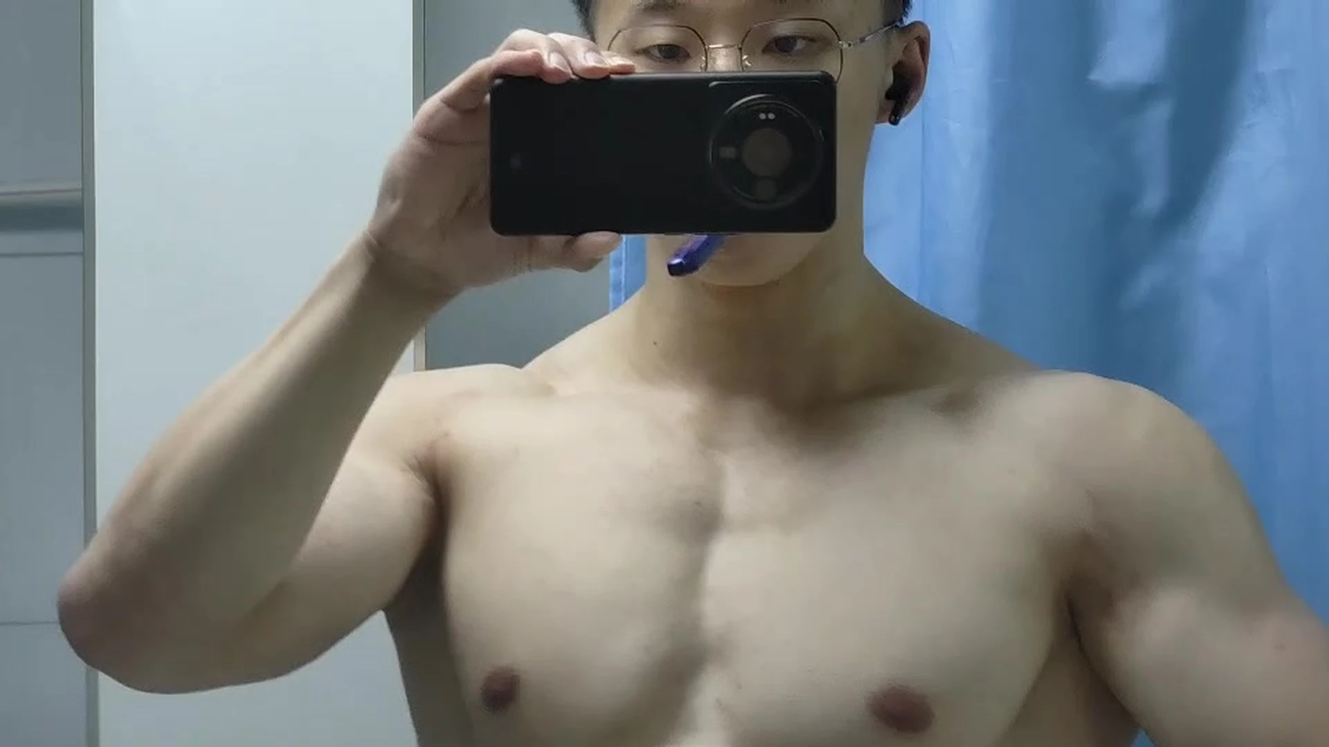 107 Asian Bodybuilder plays with his ass