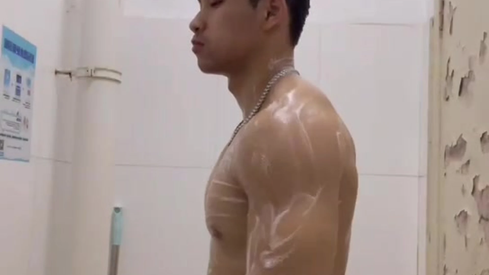 324 Asian Bodybuilder plays with his ass