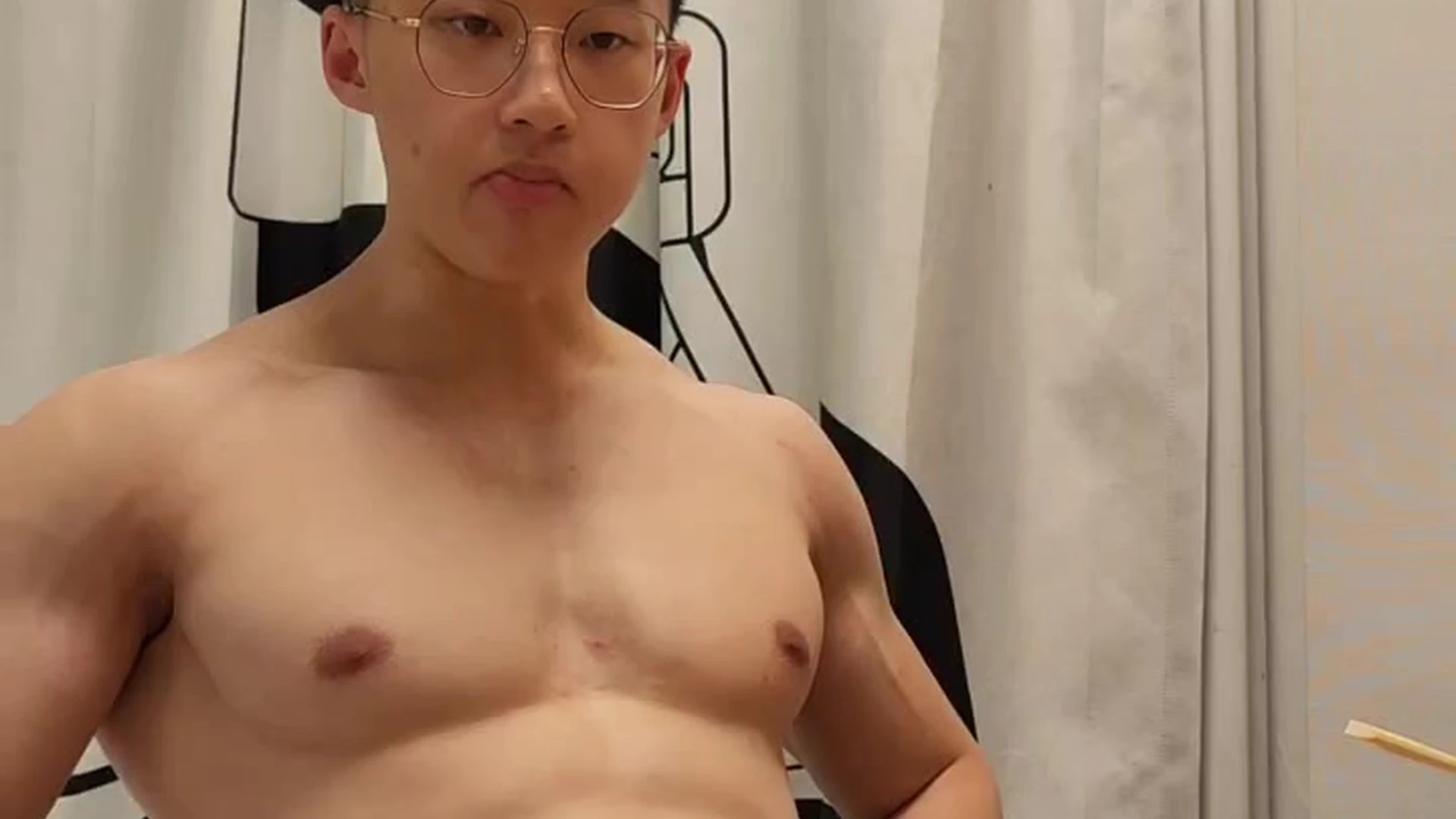 179 Asian Bodybuilder plays with his ass