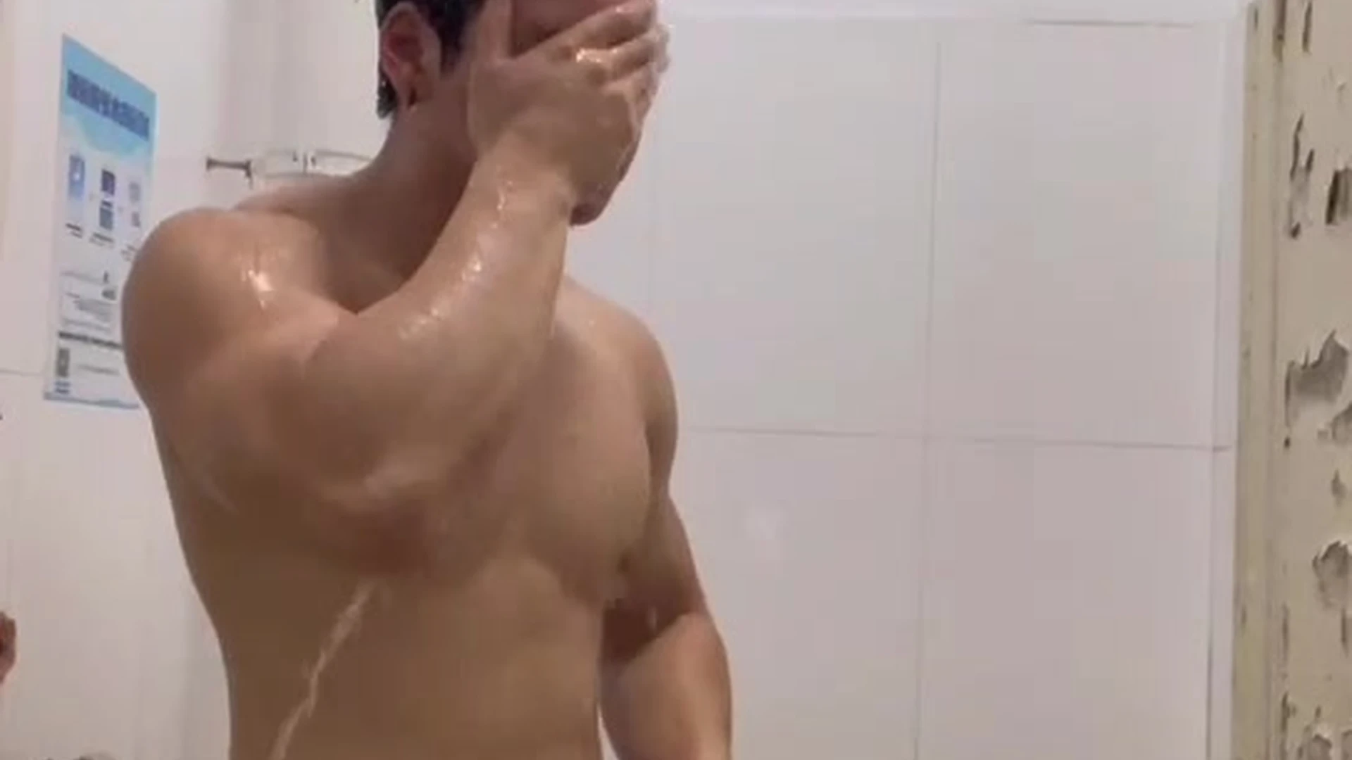 402 Asian Bodybuilder plays with his ass