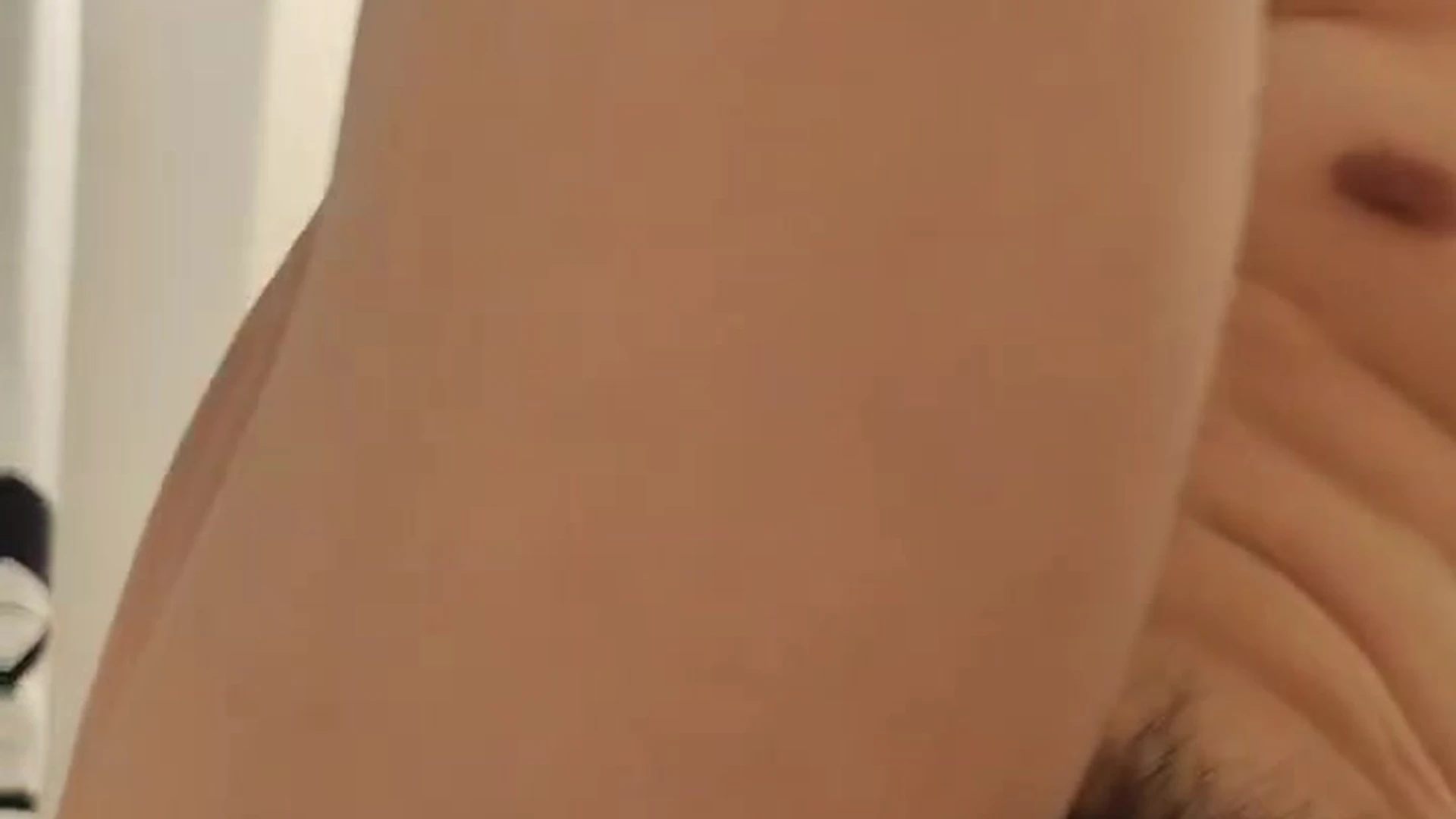 23 Asian Bodybuilder plays with his ass