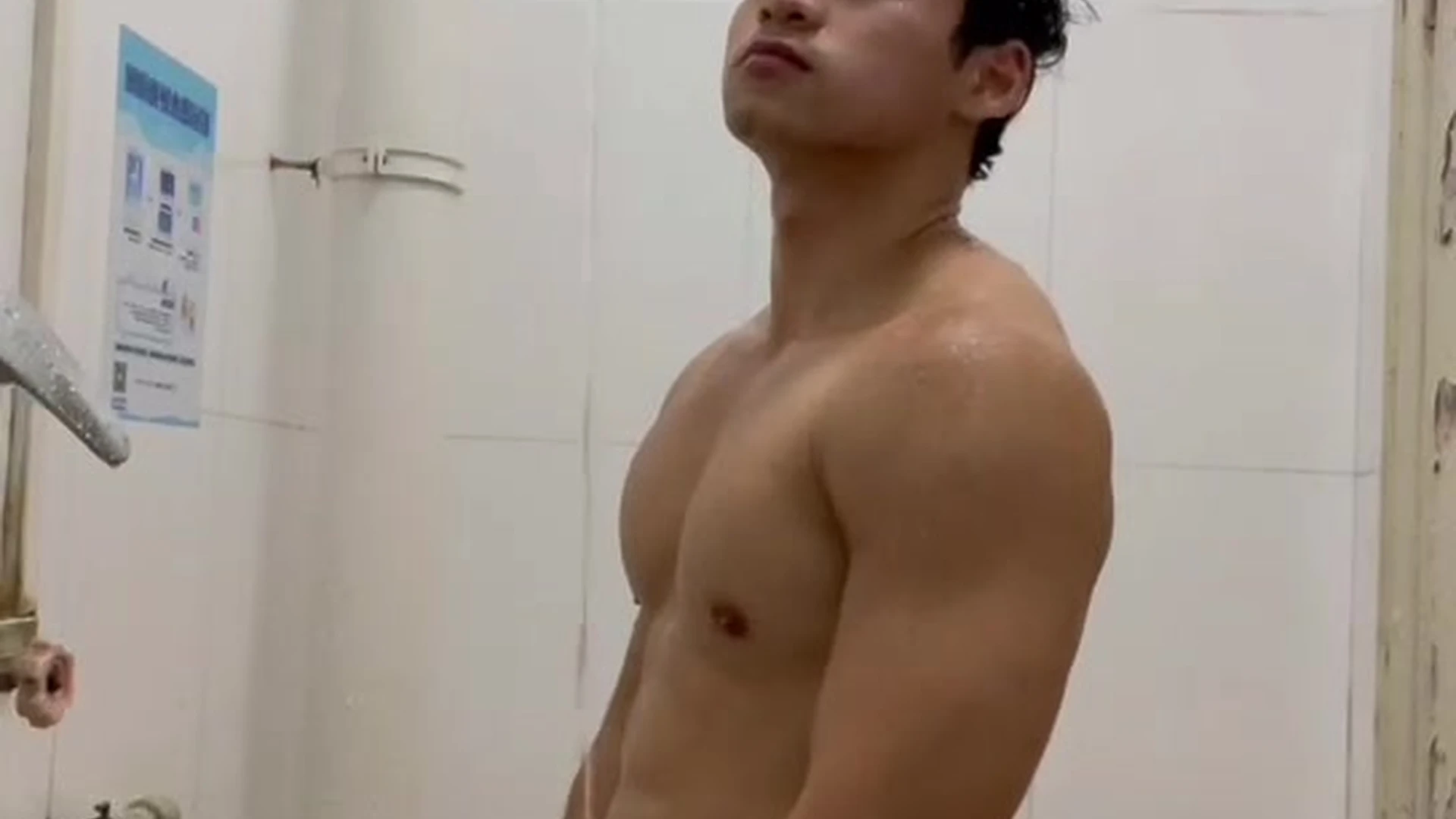 262 Asian Bodybuilder plays with his ass
