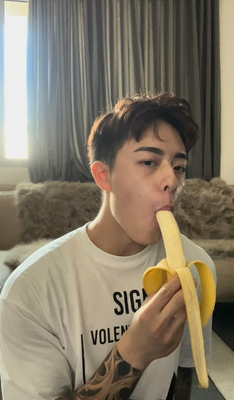 13 Singaporean hottie Titus Low