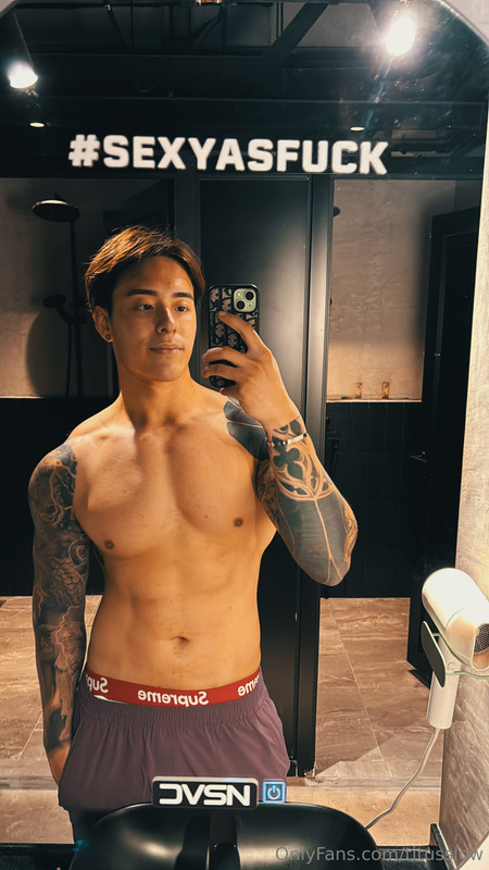 15 Singaporean hottie Titus Low