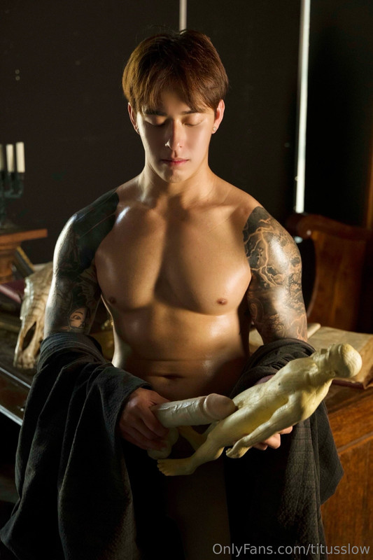 29 Singaporean hottie Titus Low