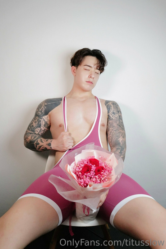 32 Singaporean hottie Titus Low