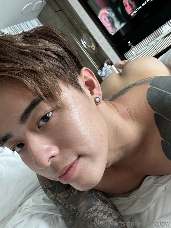 90 Singaporean hottie Titus Low