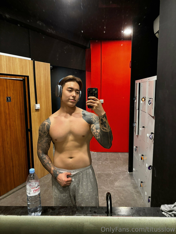 118 Singaporean hottie Titus Low