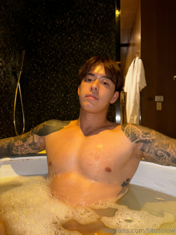 142 Singaporean hottie Titus Low