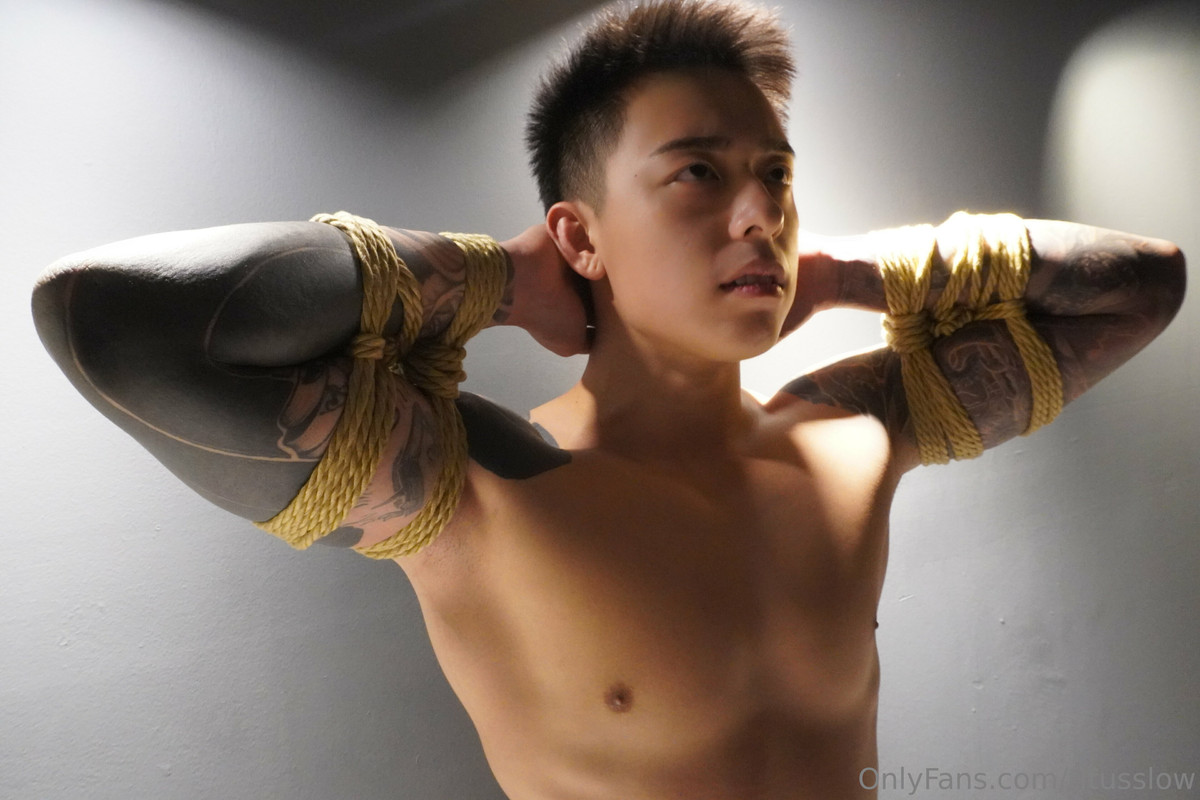 178 Singaporean hottie Titus Low
