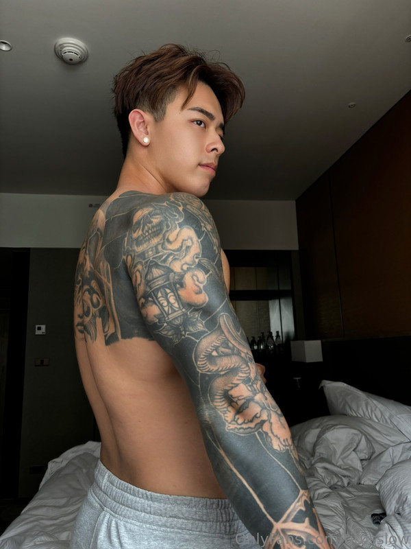 214 Singaporean hottie Titus Low