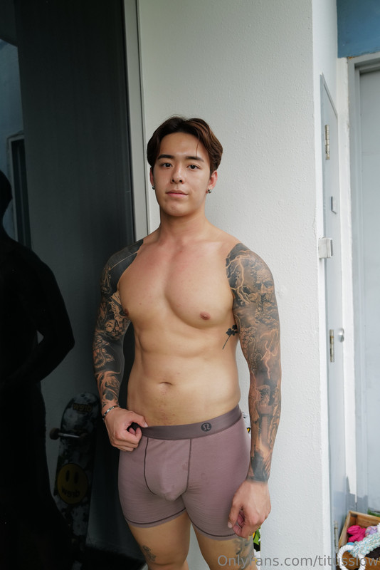 258 Singaporean hottie Titus Low
