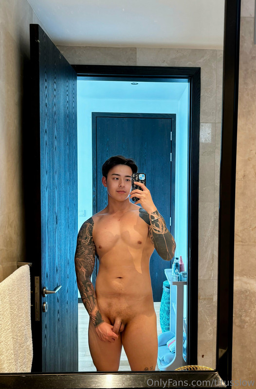 305 Singaporean hottie Titus Low