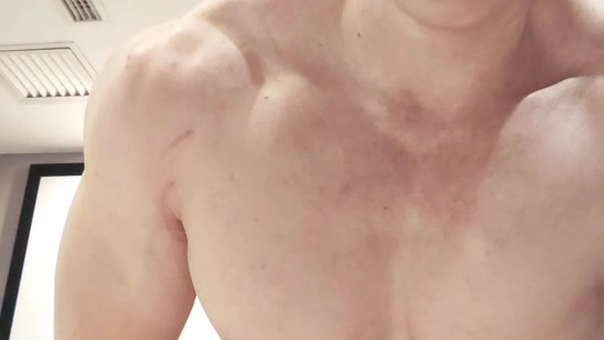 114 Asian Bodybuilder plays with his ass