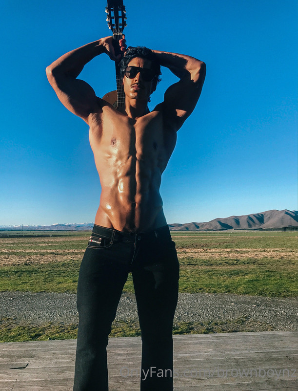 62 Pacific Islander Muscle beauty BrownBoyNZ Onlyfans Leaked