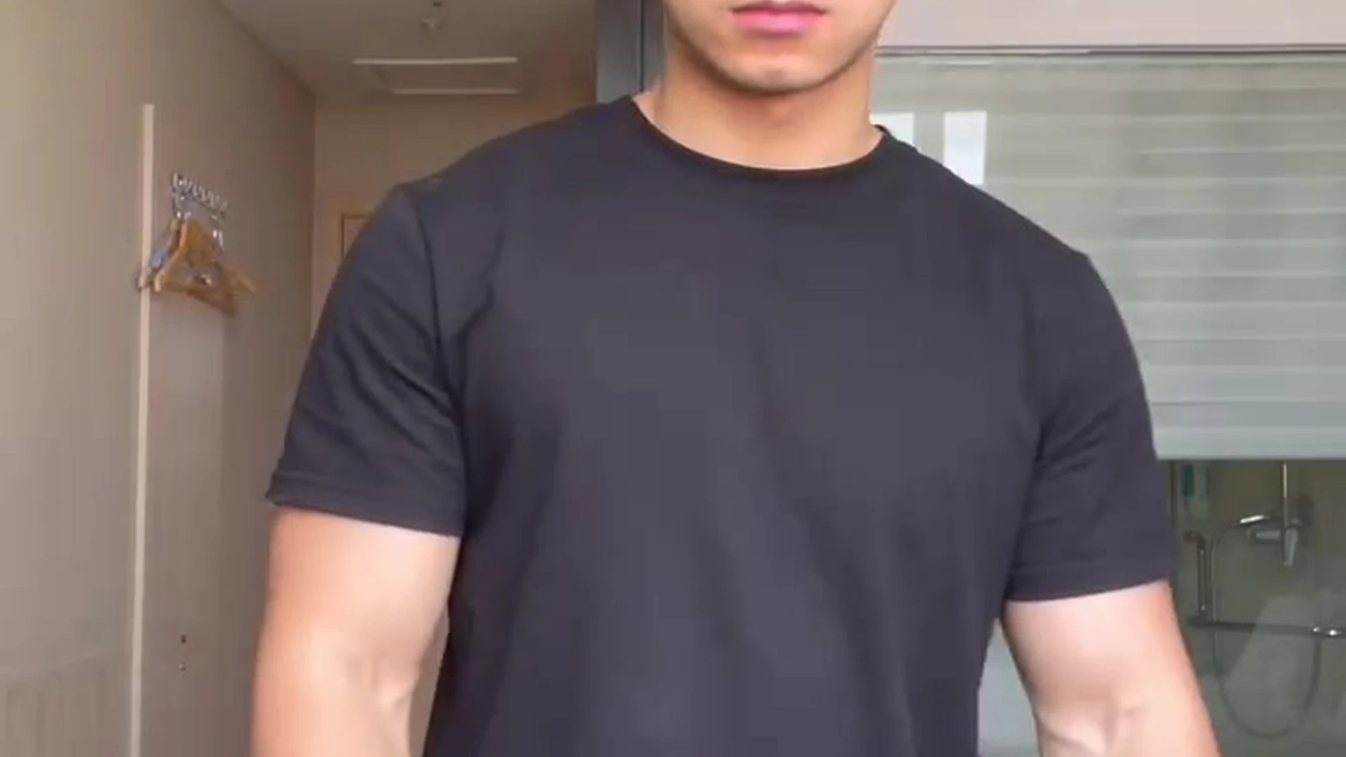 374 Asian Bodybuilder plays with his ass