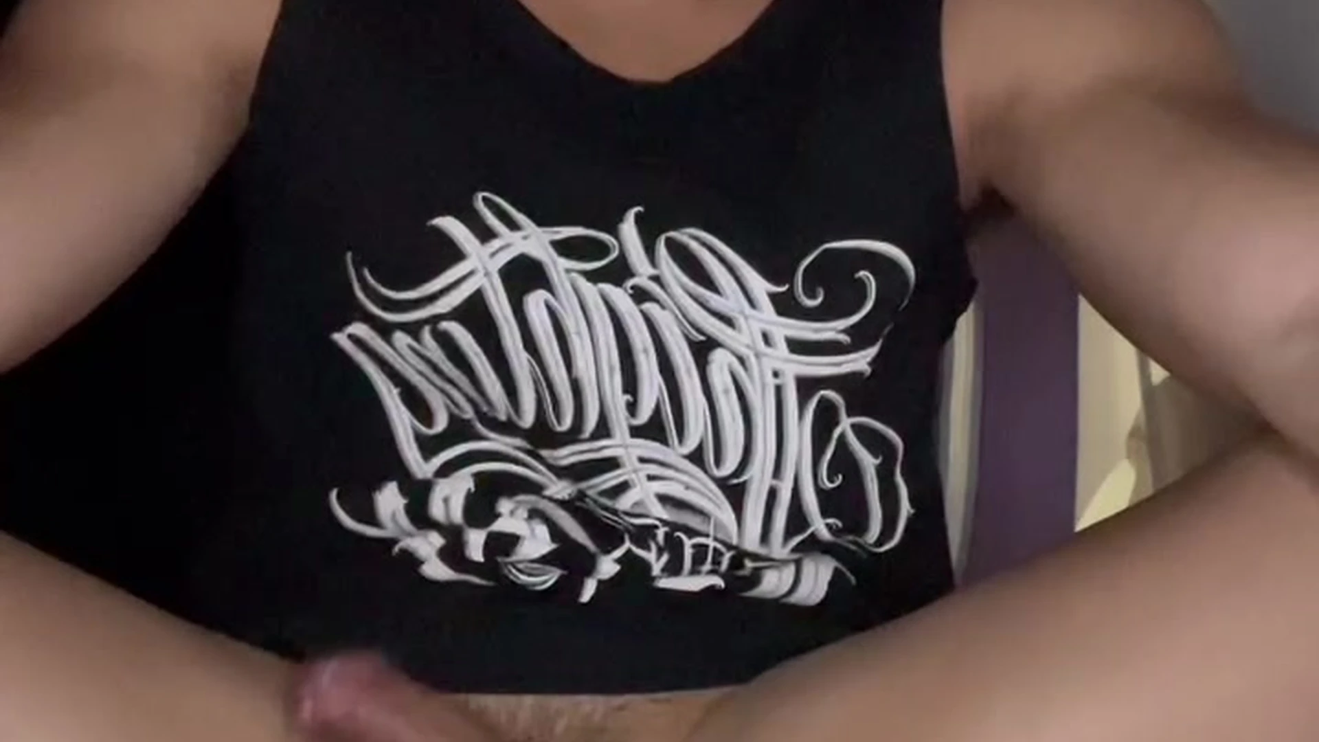 369 Asian Bodybuilder plays with his ass