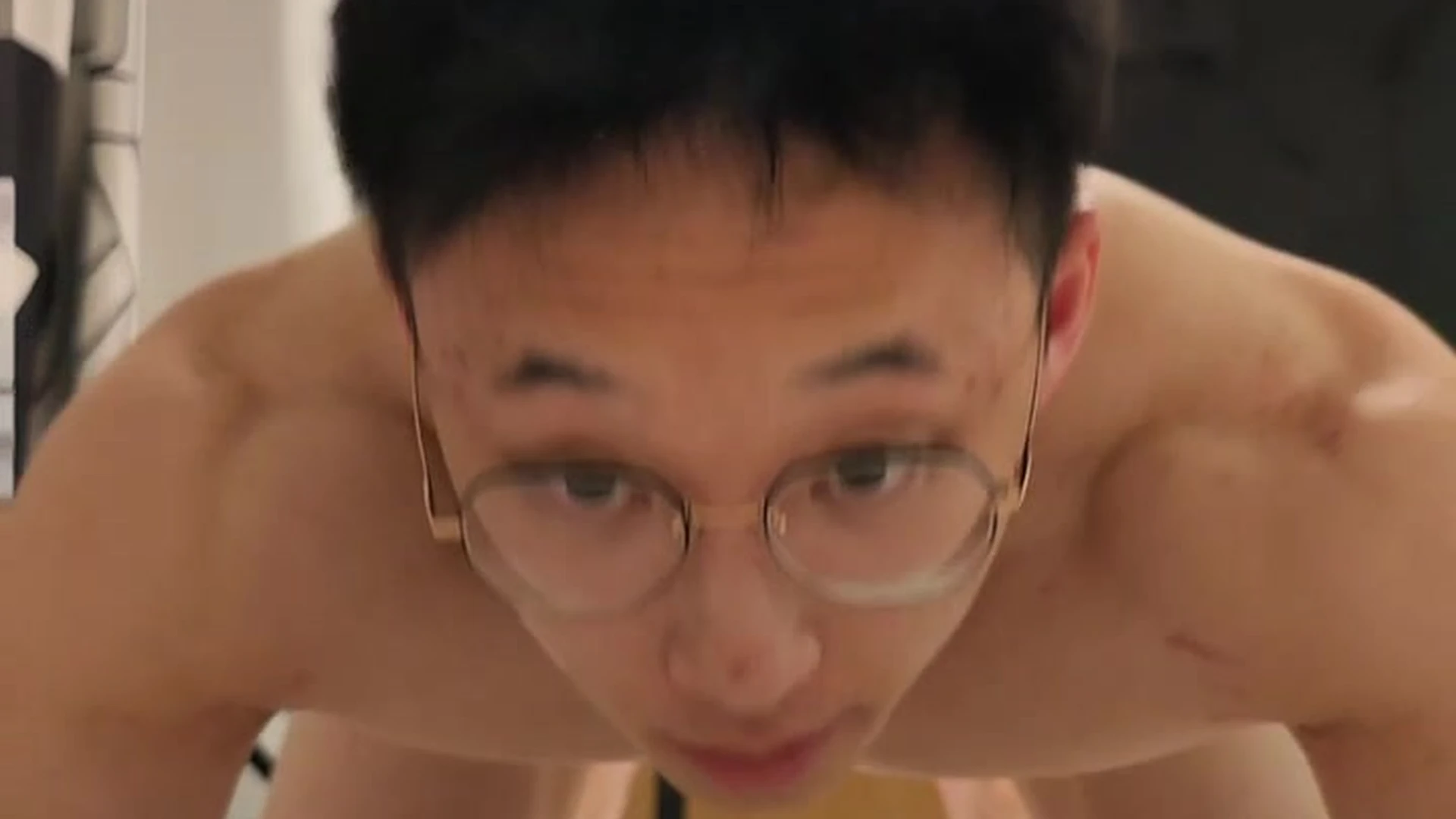 32 Asian Bodybuilder plays with his ass