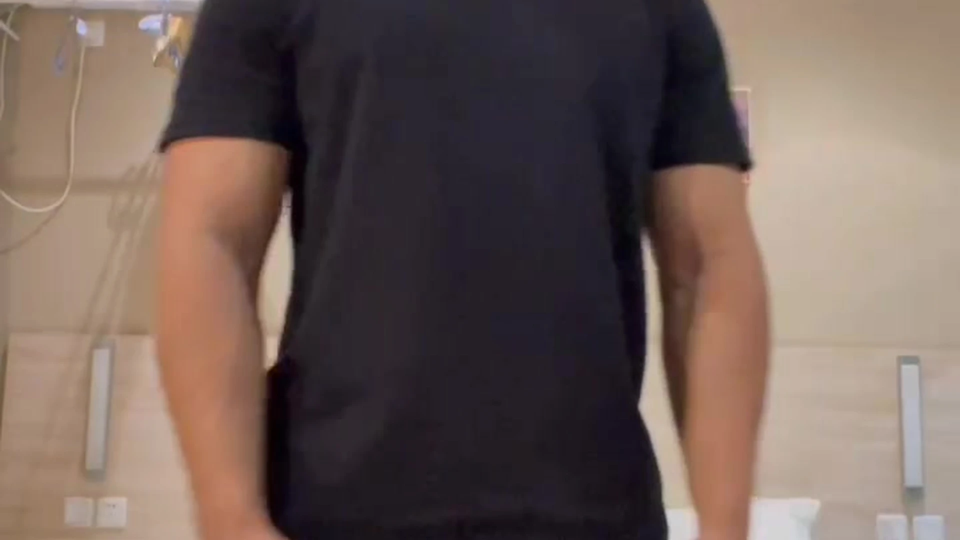 396 Asian Bodybuilder plays with his ass