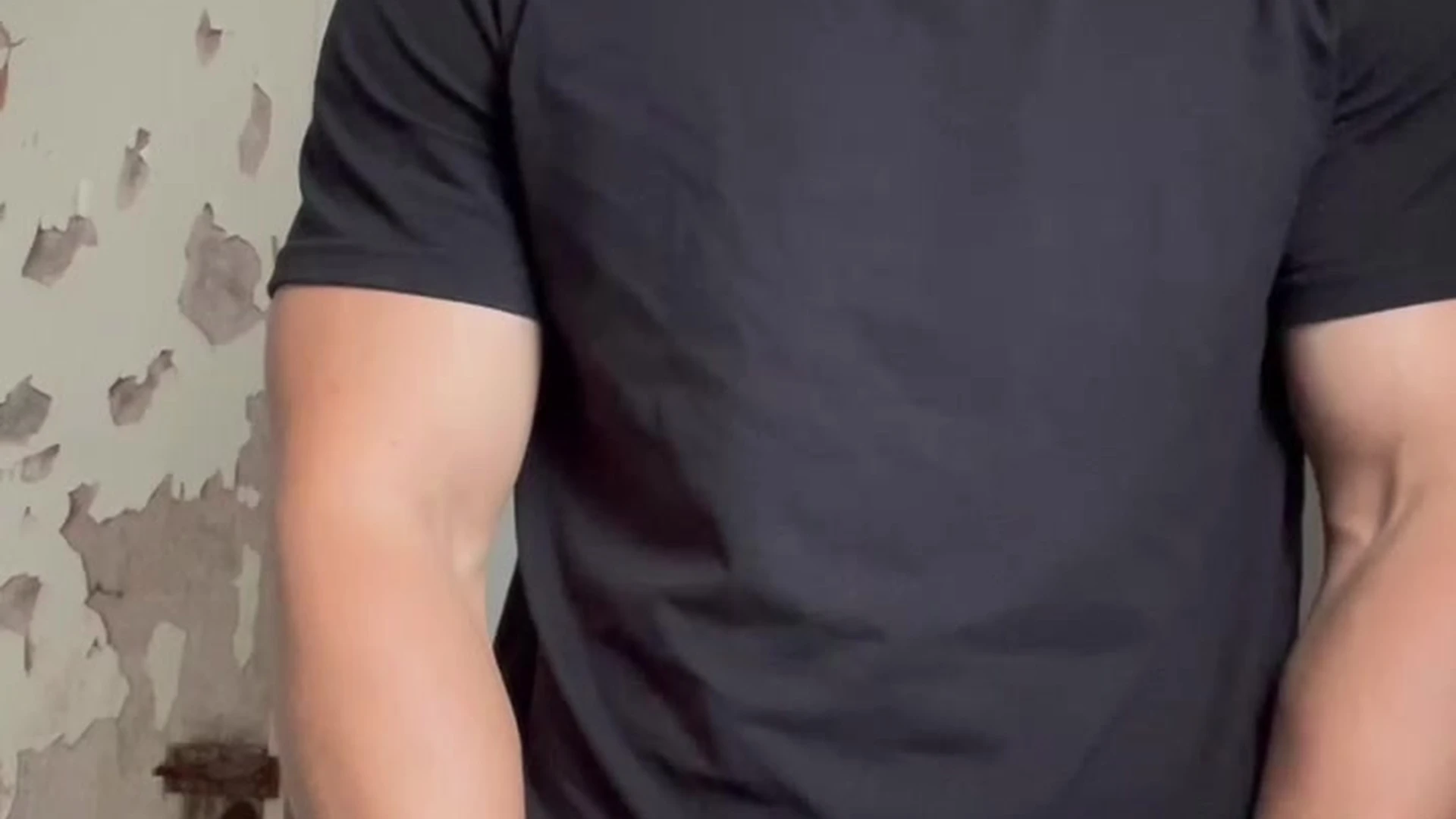 229 Asian Bodybuilder plays with his ass