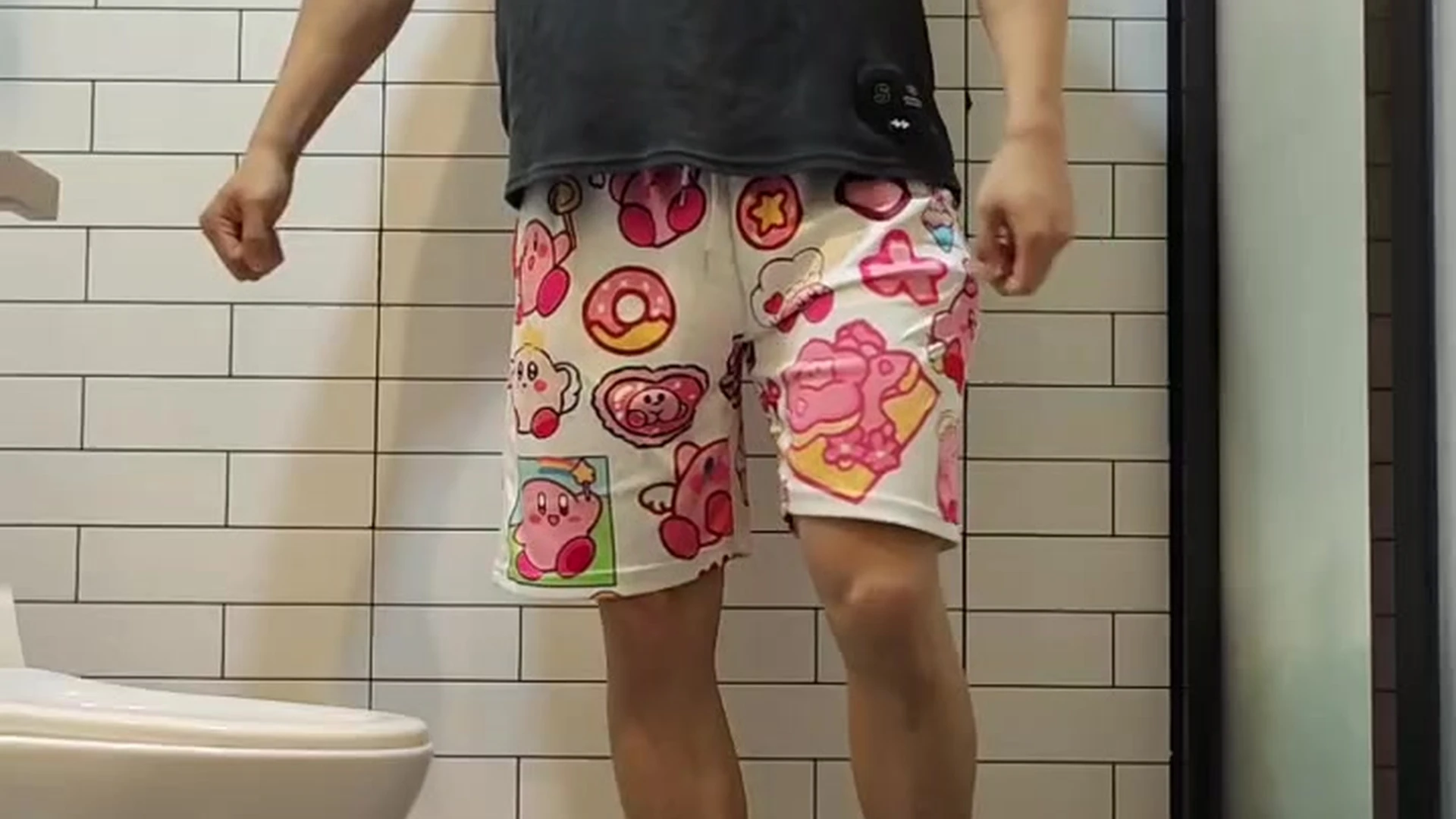 201 Asian Bodybuilder plays with his ass