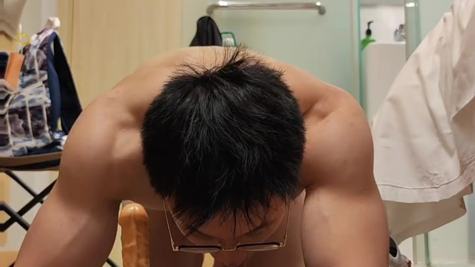 27 Asian Bodybuilder plays with his ass