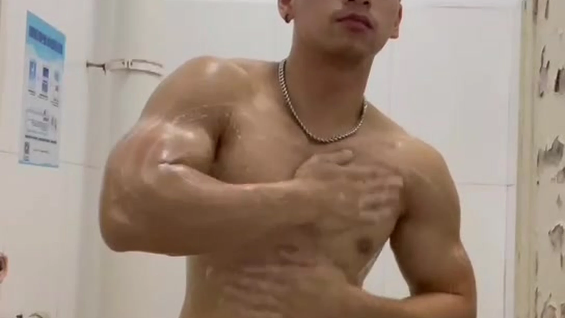 341 Asian Bodybuilder plays with his ass