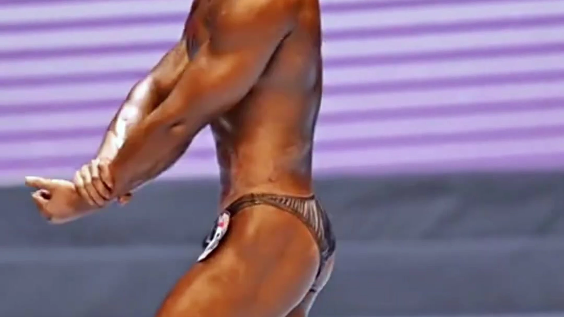 384 Asian Bodybuilder plays with his ass