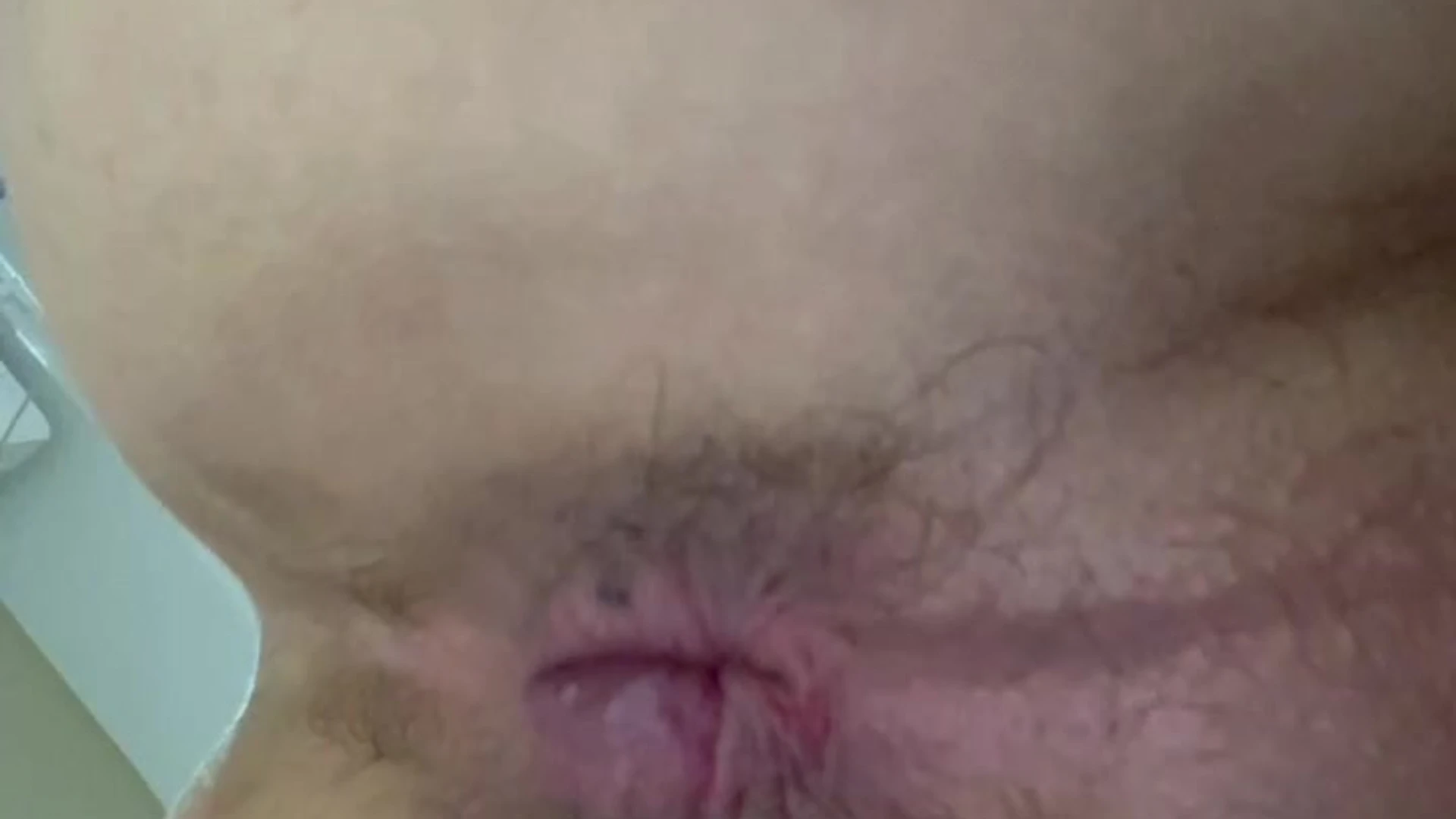 345 Asian Bodybuilder plays with his ass