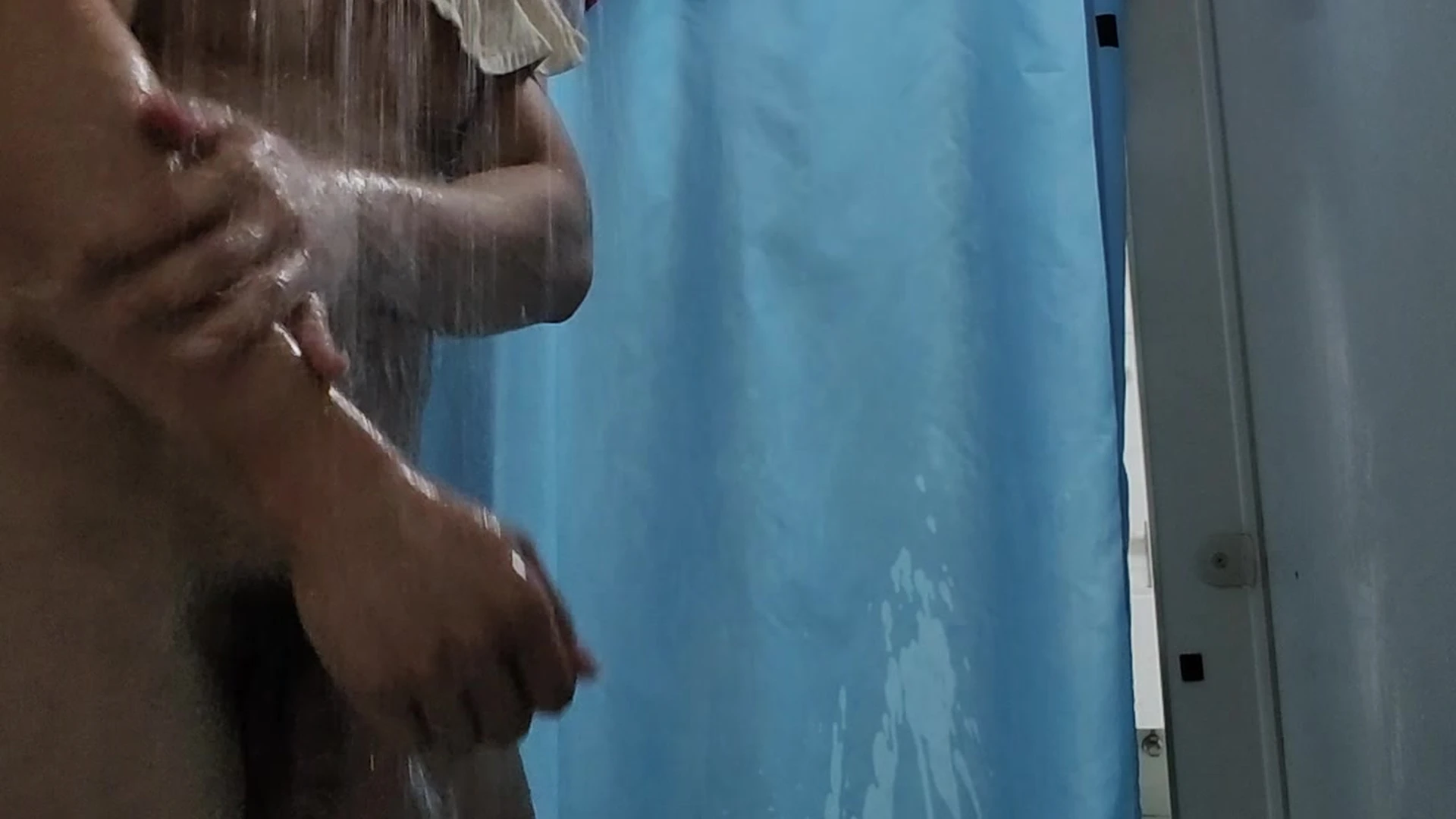 124 Asian Bodybuilder plays with his ass
