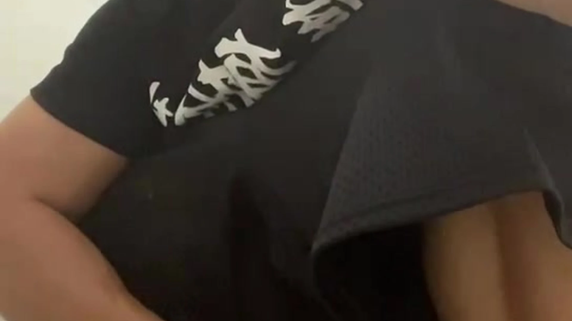 274 Asian Bodybuilder plays with his ass
