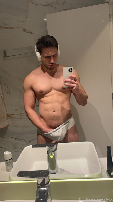 104 Brazilian hunk Júlio Iomes julioiomes peterpec onlyfans porn