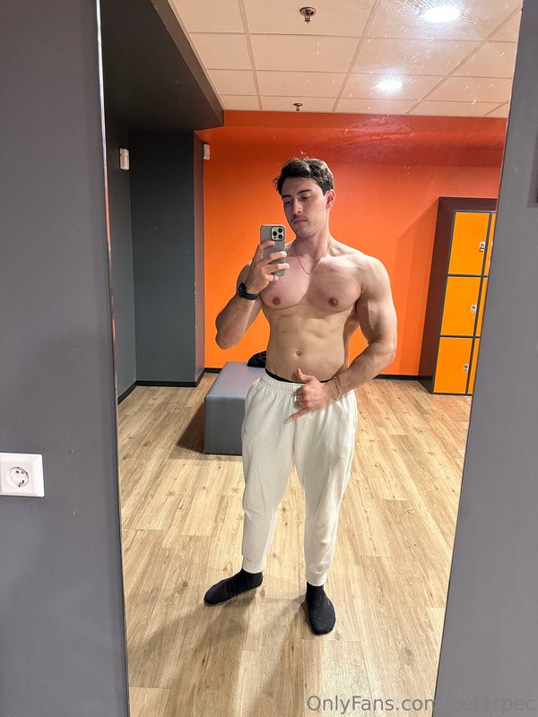 376 Brazilian hunk Júlio Iomes julioiomes peterpec onlyfans porn