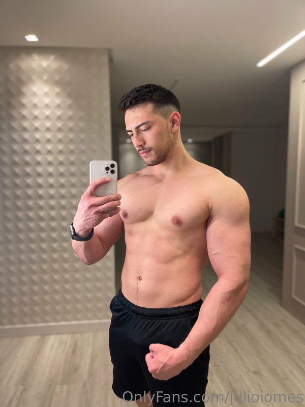 400 Brazilian hunk Júlio Iomes julioiomes peterpec onlyfans porn