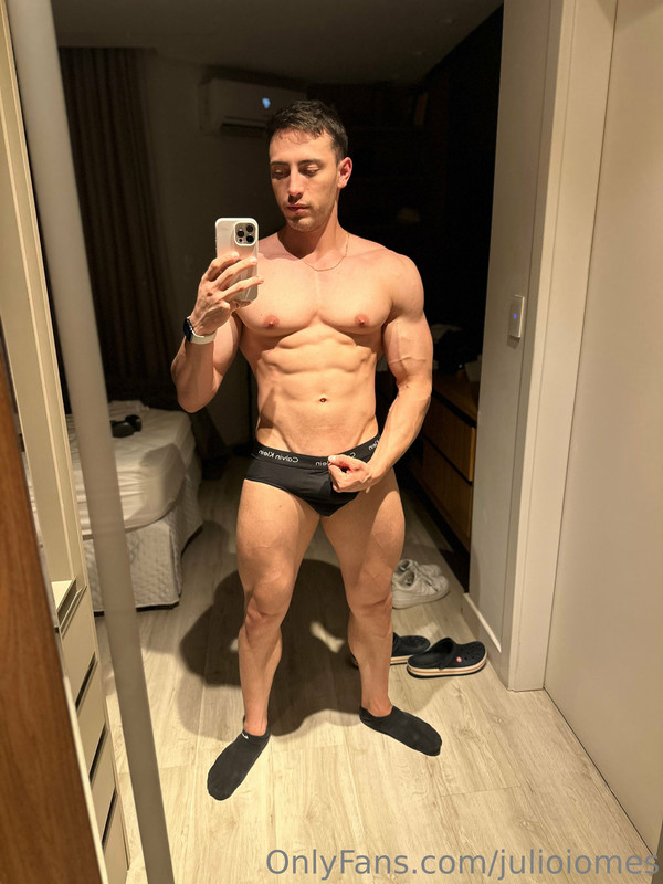 423 Brazilian hunk Júlio Iomes julioiomes peterpec onlyfans porn