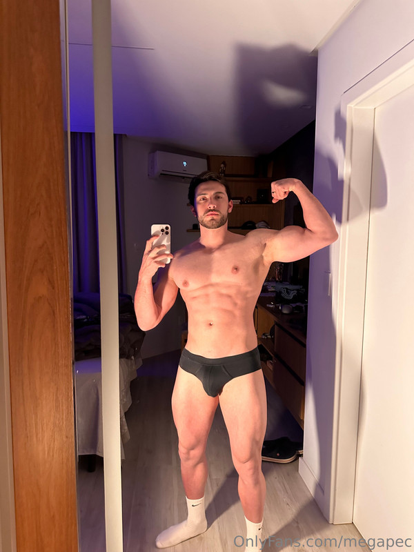 443 Brazilian hunk Júlio Iomes julioiomes peterpec onlyfans porn
