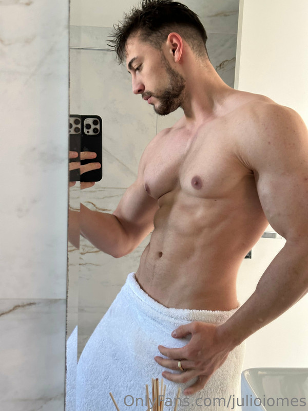 473 Brazilian hunk Júlio Iomes julioiomes peterpec onlyfans porn